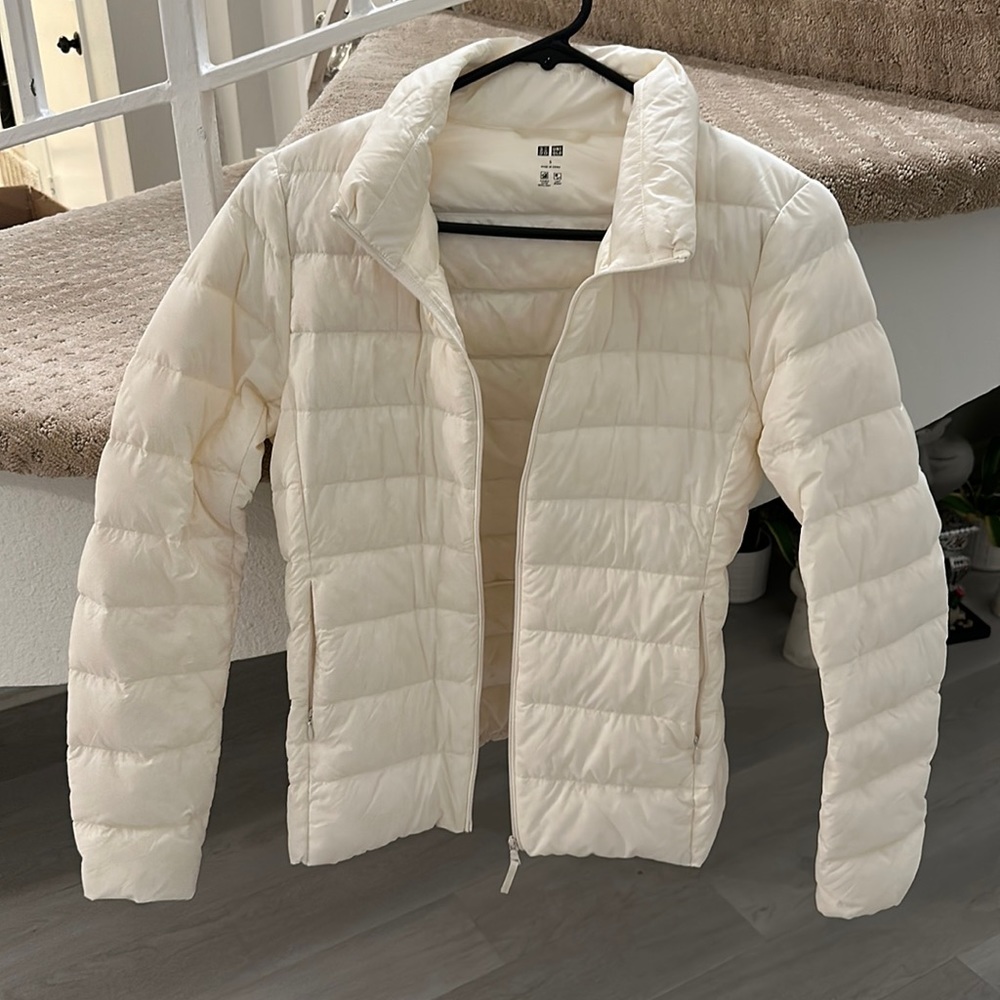Off white UNIQLO light puffer jacket